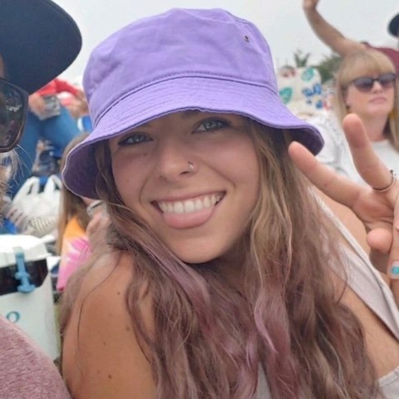 Meet your Posher, Dayna - Picture 1 of 1